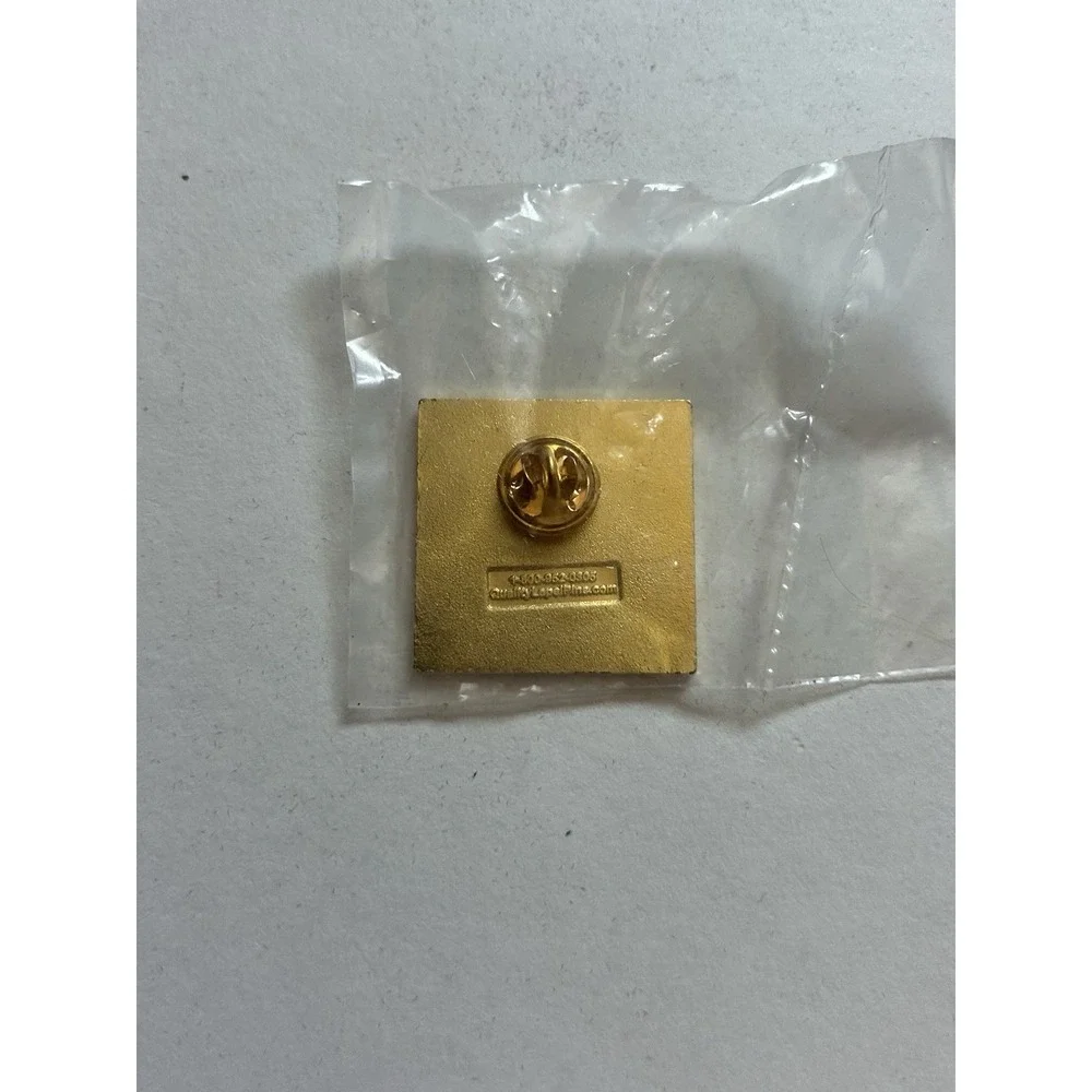 Women in Military Lapel Pin - American Veterans Memorial Association